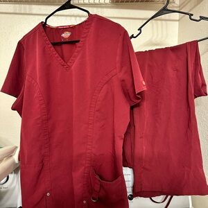 Dickies Scrub Set in Wine